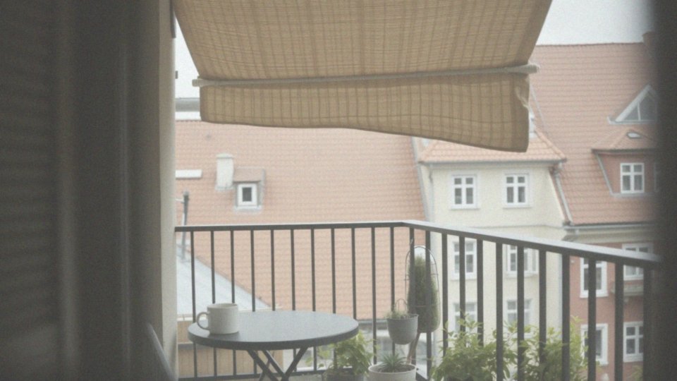 Jakie funkcje pełni parawan na balkon poza ochroną prywatności?