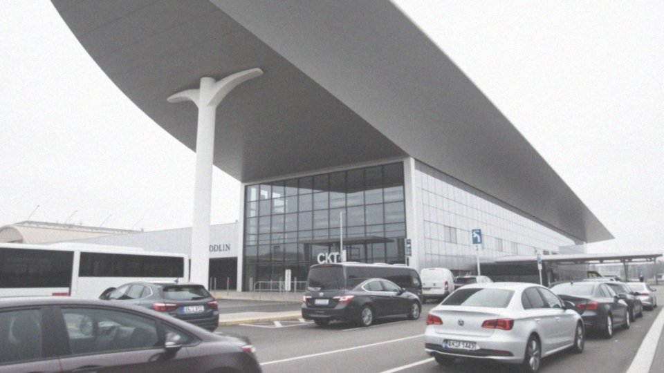 Jakie są dostępne usługi na lotnisku Modlin?