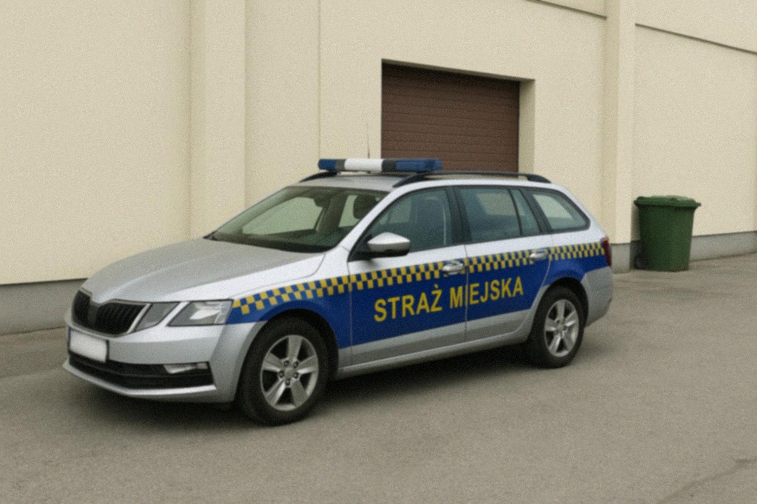 Interwencja w Parku Strzeleckim: Osoba nietrzeźwa przewieziona do szpitala